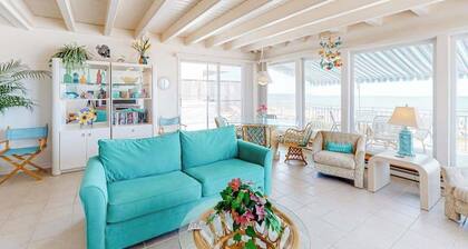 Oceanfront condo with amazing views, washer/dryer & beach access