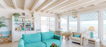Oceanfront condo with amazing views, washer/dryer & beach access