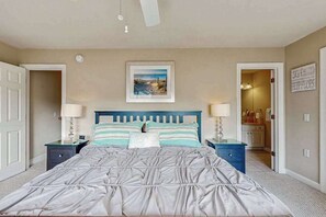 3 bedrooms, iron/ironing board, WiFi, bed sheets - End-unit townhome with resort amenities, water view, balcony, fireplace, & AC (West Ocean City)