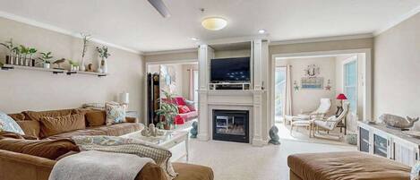 TV, fireplace