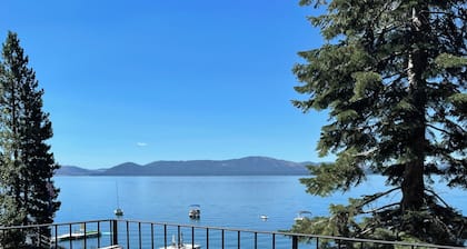 Lakefront Chalet with 3 bedrooms, private dock, and stunning views!