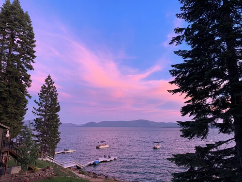 Lakefront Chalet with 3 bedrooms, private dock, and stunning views!