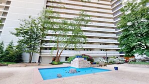 Pool - Stunning oceanfront condo w/ private balcony, beach access, pools & game rooms (Ocean City)