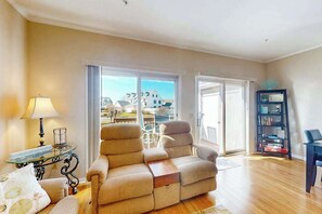 TV, offices - Townes of Nantucket Unit 11 (Ocean City)
