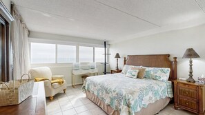 2 bedrooms, iron/ironing board, WiFi, bed sheets - Stunning oceanfront condo with breathtaking beach views and resort-style pool (Ocean City)