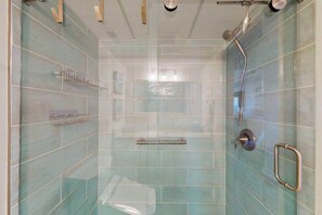 Shower, towels - Luxury beachfront condo w/shared indoor & outdoor pools, free WiFi & ocean views (Ocean City)