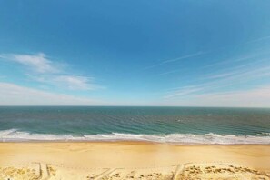 På stranden