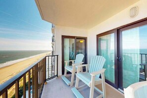 Property grounds - Luxury beachfront condo w/shared indoor & outdoor pools, free WiFi & ocean views (Ocean City)