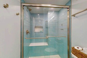 Shower, hair dryer, towels - Pristine condo w/balcony, shared pool, A/C & Wifi & just steps to the beach (Ocean City)