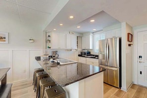 Fridge, microwave, oven, stovetop - Luxury Mid-town condo w/pool & grill access - scenic balcony w/canal & bay view (Ocean City)