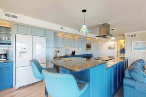 Fridge, microwave, oven, stovetop - Luxury - penthouse beach condo with balcony, W/D, pools, gym, sauna, tennis & AC (Ocean City)