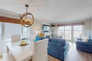 TV, offices - Luxury waterfront condo w/water views from balcony, shared pool, AC & free WiFi (Ocean City)