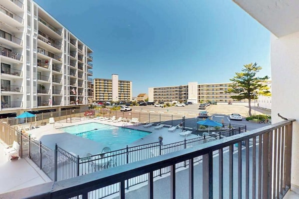 Property grounds - Sunny - Ocean Block Condo w/Balcony, pool - Walk to the Beach/Northside Park (Ocean City)