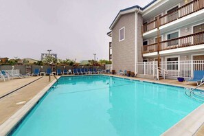 Pool - Charming 1st-floor condo w/community pool & furnished patio - walk to the beach (Ocean City)