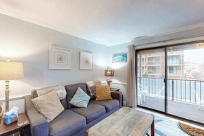 TV, offices - Sunny bayside condo with shared pool, balcony, full kitchen, W/D, & central AC (Ocean City)