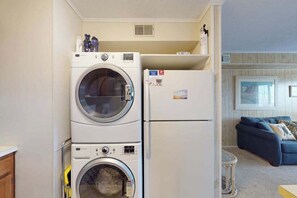 Interior - Midtown Ocean City Condo short walk to beach, restaurants & shops (Ocean City)