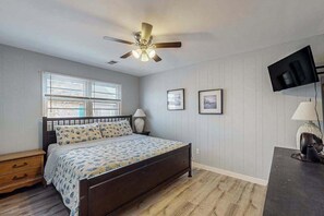 2 bedrooms, iron/ironing board, WiFi, bed sheets - Retreat on Robin, a short walk to beach, boardwalk & parks (Ocean City)
