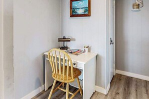 Interior - Retreat on Robin, a short walk to beach, boardwalk & parks (Ocean City)
