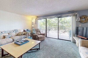 TV, DVD player, offices - Oceanblock retreat with indoor pool access, large balcony, washer, dryer & AC (Ocean City)