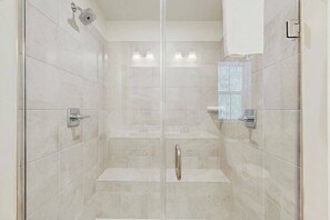 Shower, hair dryer, towels - Bayside Bliss (Berlin)
