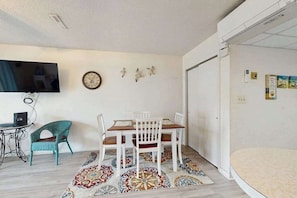 Dining - Ocean view condo on beach block with balcony, near restaurants and more (Ocean City)