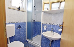 Bathroom - Cozy Ground-floor Apartment in Umag (Umag)