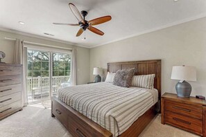 4 habitaciones, tabla de planchar con plancha, wifi y ropa de cama