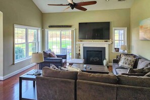 TV, fireplace, offices - Coastal resort with pool, golf, fireplace, W/D, sunroom & beach access (Berlin)
