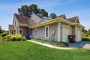 Exterior - Coastal resort with pool, golf, fireplace, W/D, sunroom & beach access (Berlin)