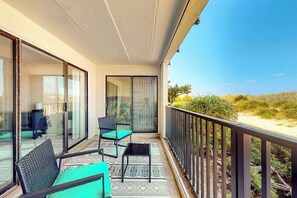 Terrace/patio - Inviting first-floor condo in Ocean City right on the beach (Ocean City)