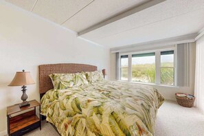 2 bedrooms, iron/ironing board, WiFi, bed sheets - Inviting first-floor condo in Ocean City right on the beach (Ocean City)