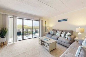 TV, offices - Inviting first-floor condo in Ocean City right on the beach (Ocean City)