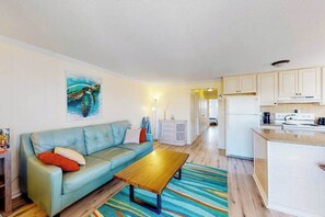TV, offices - Spacious ocean view condo with large balcony & washer/dryer - easy beach access (Ocean City)