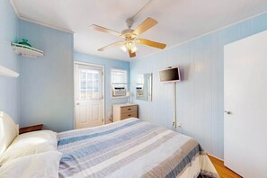 WiFi, bed sheets - Spacious ocean view condo with large balcony & washer/dryer - easy beach access (Ocean City)