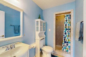 Shower - Spacious ocean view condo with large balcony & washer/dryer - easy beach access (Ocean City)