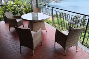 Outdoor dining - Palazzo Pognana with Infinity Pool and Lake Views (Pognana Lario)