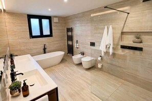 Shower, bidet, shampoo - Palazzo Pognana with Infinity Pool and Lake Views (Pognana Lario)