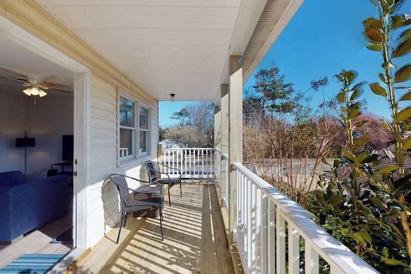 Property grounds - Northside condo near the beach with private balcony, full kitchen, AC, & W/D (Ocean City)