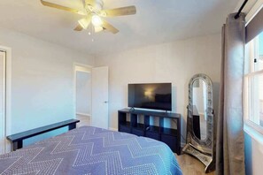2 bedrooms, WiFi, bed sheets - Northside condo near the beach with private balcony, full kitchen, AC, & W/D (Ocean City)