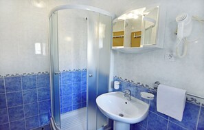 Apartment, 2 Bedrooms, Balcony | Bathroom - Comfortable Flat With Terrace in Umag (Umag)