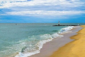 Beach nearby - Bayfront condo with pool access, washer/dryer, balcony, & central AC (Ocean City)
