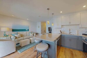 Interior - Bayfront condo with pool access, washer/dryer, balcony, & central AC (Ocean City)