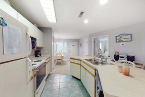 Fridge, microwave, oven, stovetop - Coastal condo with a private washer/dryer, central AC, and a shared pool (Ocean City)