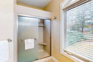 Shower, hair dryer, towels - Canal-front dog-friendly home, shared pools, sports courts, views (Ocean Pines)
