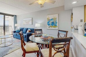 TV, table football, offices - Oceanfront, 13th-floor condo with pools, saunas, gym, tennis & game room (Ocean City)