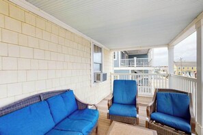 Property grounds - Charming apartment with water-view, patio, & full kitchen (Ocean City)