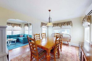 Dining - Charming apartment with water-view, patio, & full kitchen (Ocean City)