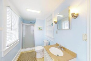 Shower, hair dryer - Charming apartment with water-view, patio, & full kitchen (Ocean City)