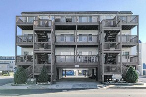 Exterior - Oceanside condo near the beach with central AC, balcony, & high-speed WiFi (Ocean City)