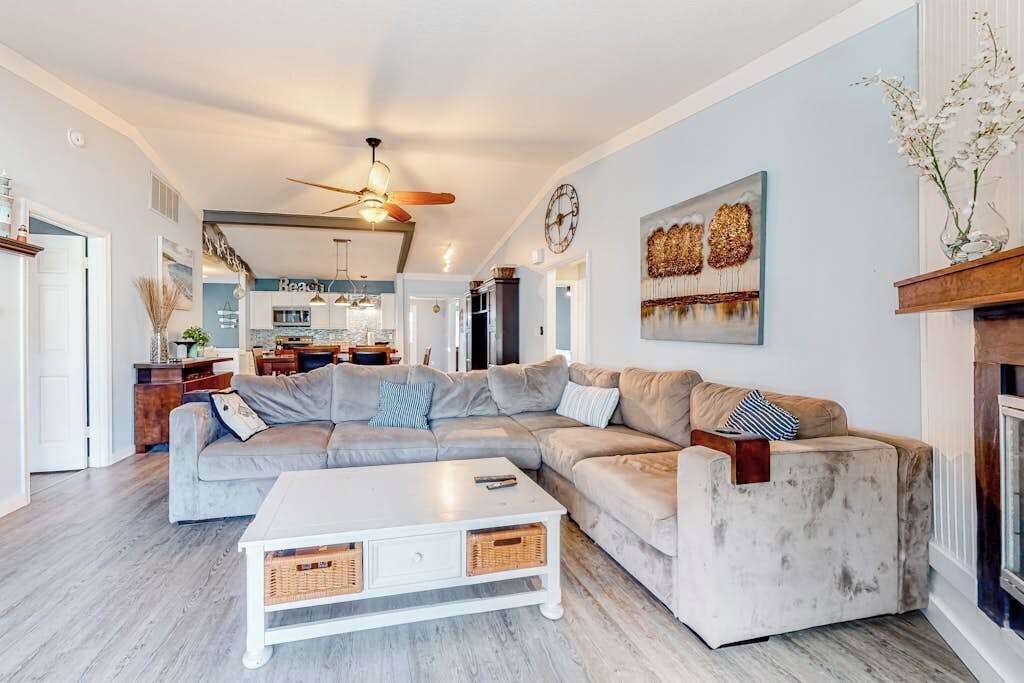 TV, fireplace, offices